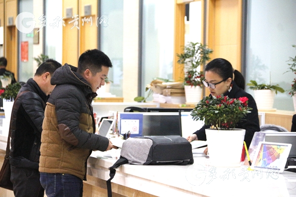 窗口服务，解决办事人员燃眉之急